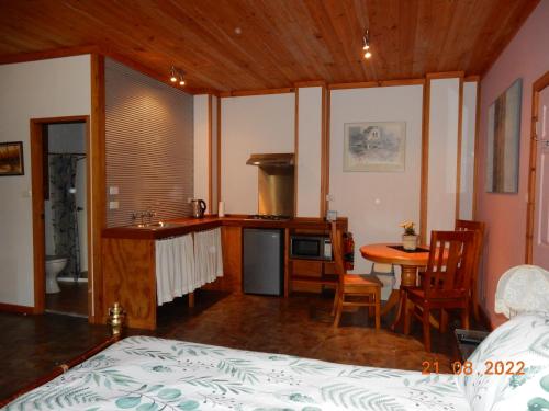 Self-contained Cabin 10 min to Huskisson