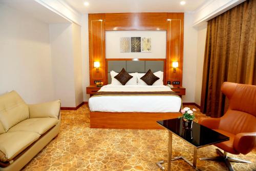 room detail thumbnail 1