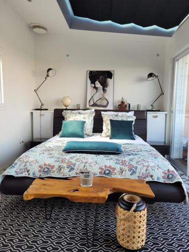 La terrasse, jacuzzi et vue mer Plage à 200m (La terrasse, jacuzzi et vue mer Plage a 200m) in 格朗维勒