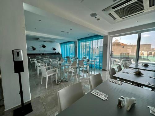 ห้องอาหาร, Sunny Blue Hotel in เอเยีย นาปา