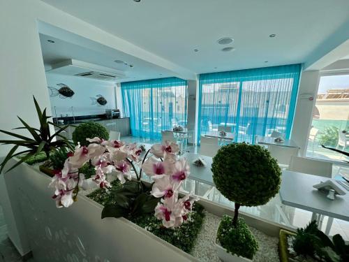 ห้องอาหาร, Sunny Blue Hotel in เอเยีย นาปา