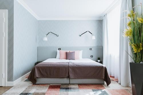 2 twin beds