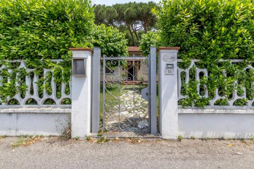  Villa esclusiva con 1000mq di giardino in Cinquale