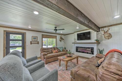 Eufaula Retreat with Lake Views Walk to Marina in Eufaula, USA