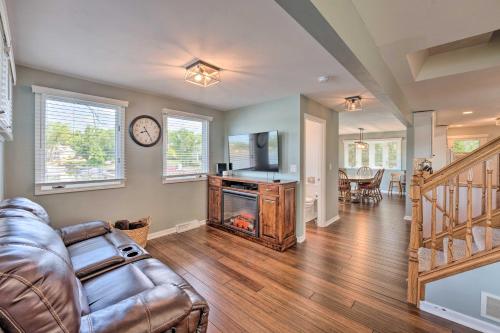 Lakefront Oasis with Boat Dock, Fire Pit, Grill in Antioch (TN)