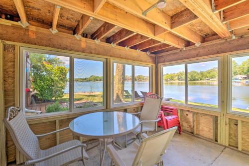Lakefront Oasis with Boat Dock, Fire Pit, Grill in Antioch (TN)
