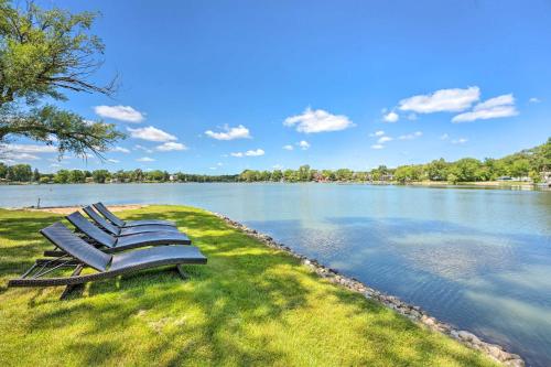 Lakefront Oasis with Boat Dock, Fire Pit, Grill in Antioch (TN)