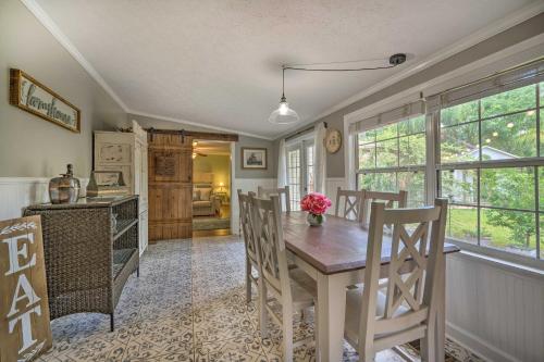 Walk to Mount Dora Historic District Cozy Home! in เมาท์ โดรา (FL)