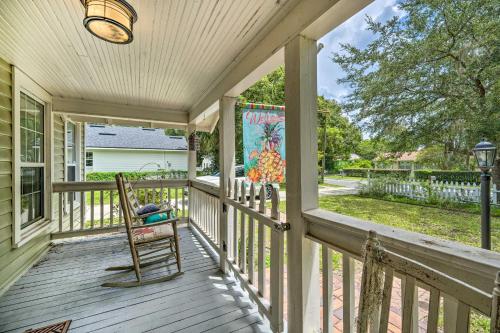 Walk to Mount Dora Historic District Cozy Home! in เมาท์ โดรา (FL)
