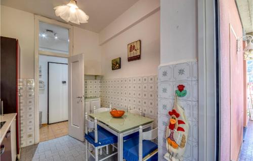 مطبخ, Gorgeous Apartment In Genova With Wifi in ساحل غينوا