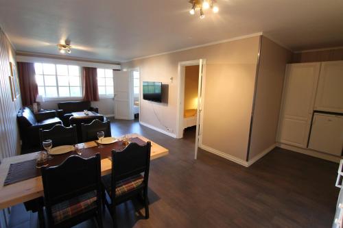 Apartment (4 Adults)