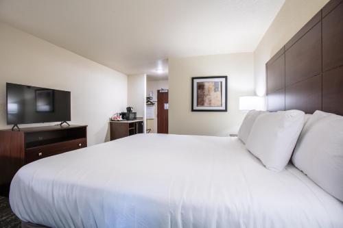Cobblestone Inn & Suites - Pine Bluffs - main image