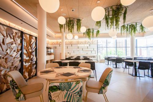 Restaurant, Primavera Park in Parque de l'Aiguera