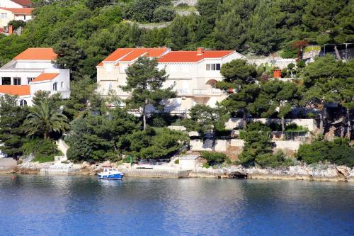  Apartments by the sea Racisce, Korcula - 165, Pension in Račišće