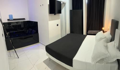 Deluxe Suite with Spa Bath