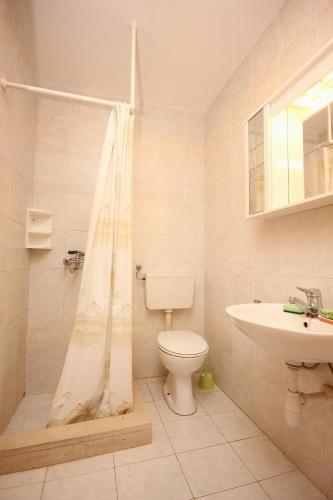 One-Bedroom Apartment with Terrace and Sea View image 6