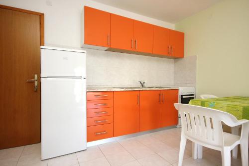 One-Bedroom Apartment with Terrace and Sea View image 5