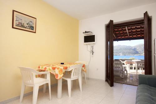 One-Bedroom Apartment with Terrace and Sea View image 6