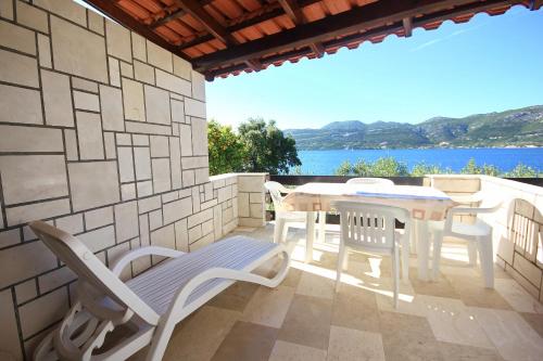 One-Bedroom Apartment with Terrace and Sea View image 8