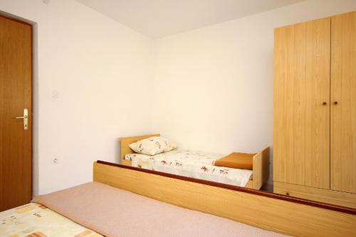 One-Bedroom Apartment with Terrace and Sea View image 3