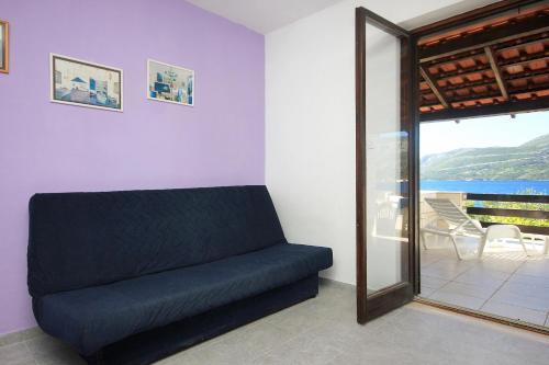 One-Bedroom Apartment with Terrace and Sea View image 4