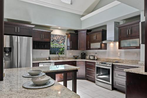 Centrally located villa, family reunion, amazing outdoor space, pet friendly in Orlando, USA