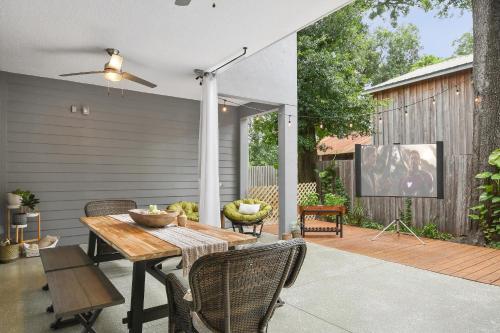 Centrally located villa, family reunion, amazing outdoor space, pet friendly in Orlando, USA