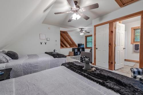 Bear Pause Cabin 3 BR/3BA Amazing view of the Lake in Seven Devils, USA