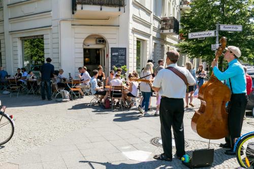 Spacious apartment in Hemholtzkiez Prenzlauer Berg for 8 People Hiddenseer - main image