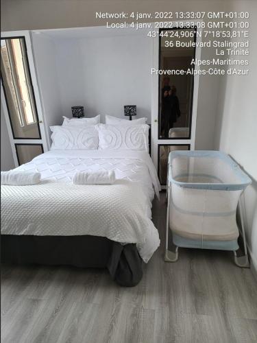 4 logements à La Trinité proche de Nice 15 mn, Monaco 20 mn et l'Italie 30 mn 2 Chambres et 2 Studios privés et indépendants 5
