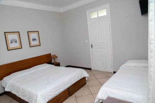 1 double bed, 1 twin bed
