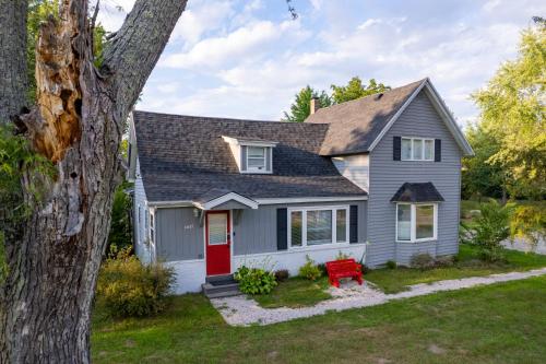 A Modern Farmhouse In South Haven