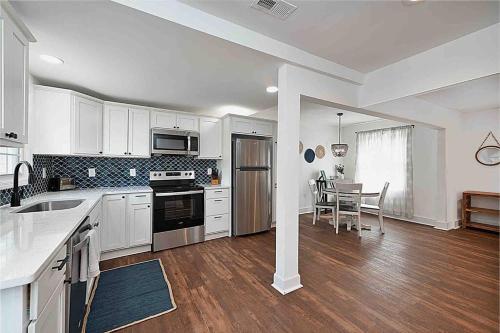 Millcreek Cottage Minutes from Downtown Wilmington in Leland (NC)