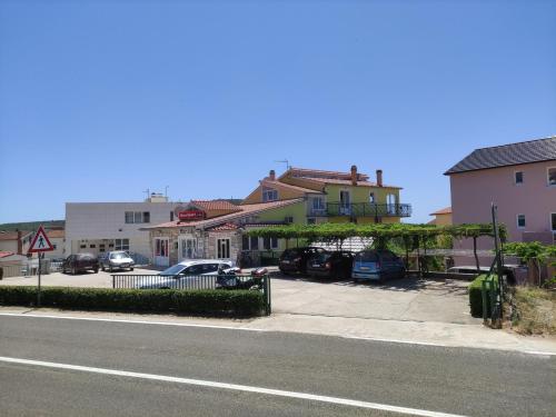 Apartments Jadrijević Brne - image 3