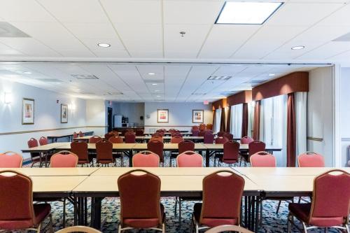 كانتري إن آند سويتس باي راديسون - هيلين - جورجيا (Country Inn & Suites by Radisson, Helen, GA) in هيلين - جورجيا