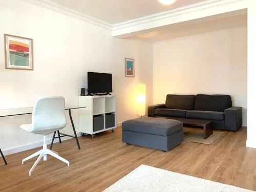 Sehr schöne Wohnung in Köln-Brück mit eigenem Parkplatz in Köln, Deutschland