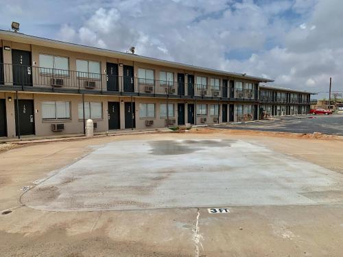 Executive Inn - image 10