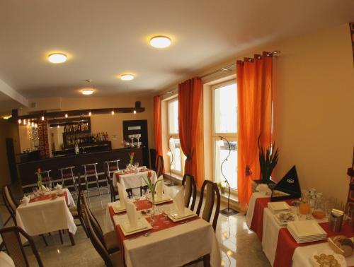 Hotel Kosmonauty Wrocław-Airport – Wroclaw, IA