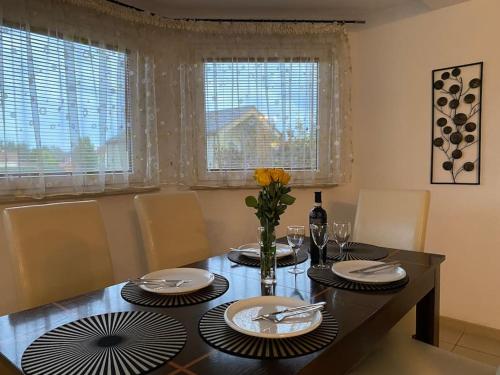 4 Bedroom family house with access to a hot tub in 戈薩科維斯茲德魯伊