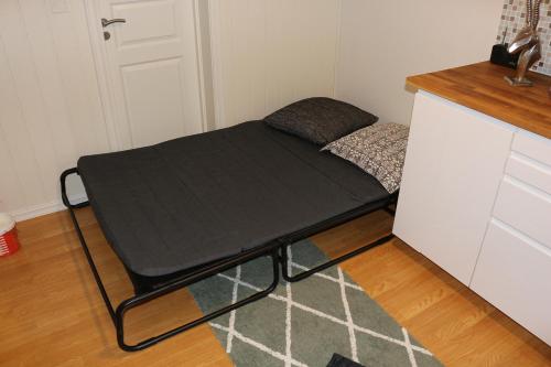 Nice Apartment with1 bedroom Separate living room with a sofa bed and a tiny kitchen a bathroom located in Nordstrand near by the Sea for 3 guests with a garden and grill with sea view just outside the apartment, Oslo (photo 10)