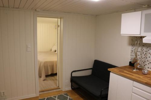 Nice Apartment with1 bedroom Separate living room with a sofa bed and a tiny kitchen a bathroom located in Nordstrand near by the Sea for 3 guests with a garden and grill with sea view just outside the apartment, Oslo (photo 8)