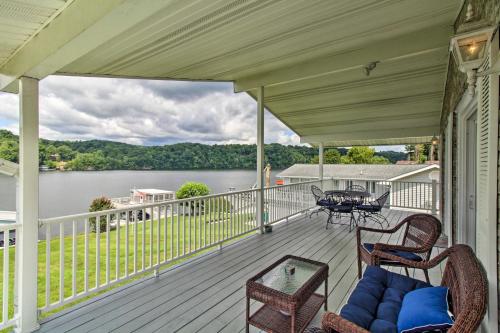 Lakefront Hiwassee Home with Private Dock and Deck!