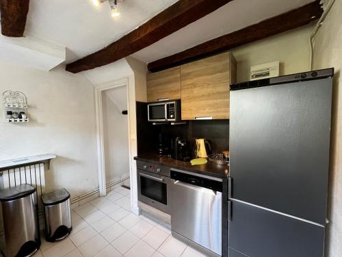 廚房, Gites aux Fleurs de Cerises in 勒普萊西呂扎爾舍