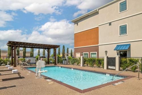 Best Western Plus Denton Inn & Suites