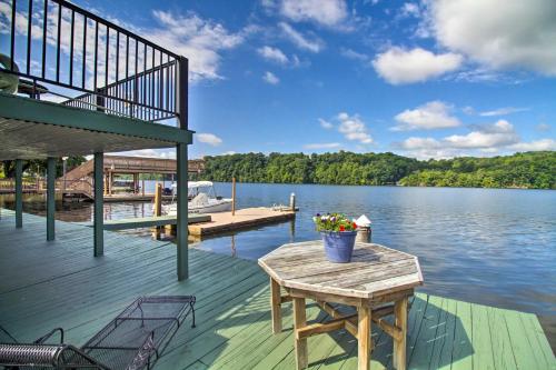 Lakewood Lodge Escape with Fire Pit and Lake Access!