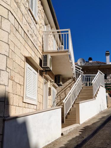  Apartments by the sea Povlja, Brac - 5644 in Povlja