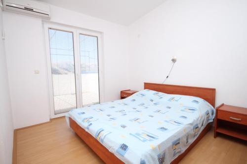 One-Bedroom Apartment with Terrace and Sea View