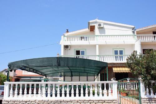  Apartments with a parking space Tribunj, Vodice - 6237 in Tribunj