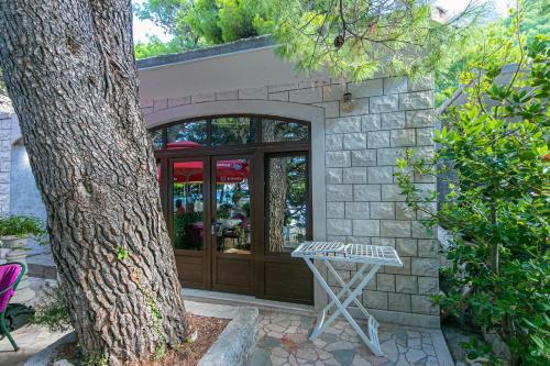  Apartments by the sea Brela, Makarska - 6007 in Brela