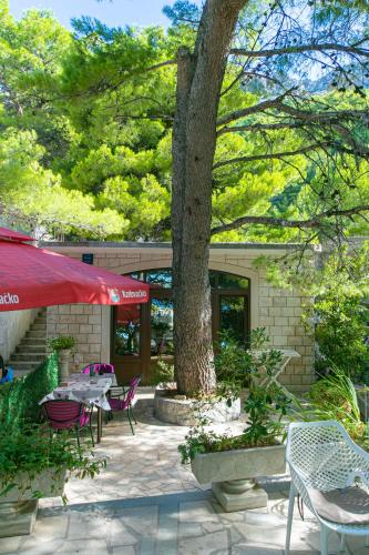  Apartments by the sea Brela, Makarska - 6007 in Brela